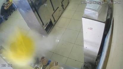 Düdüklü tencere bomba gibi patladı: O anlar kamerada