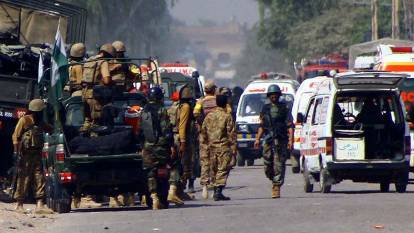 Pakistan’da askeri araca bombalı saldırı: 7 ölü
