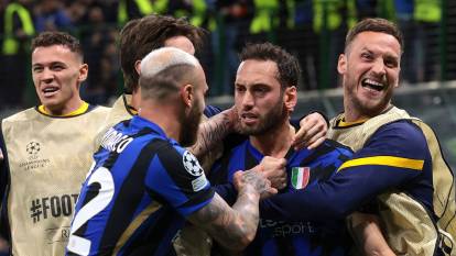 7 gollü enfes maçta ilk finalist Inter! Hakan Çalhanoğlu golünü attı, Barcelona veda etti