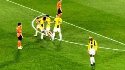 Fenerbahçe'de gerginlik: Tadic, Talisca'nın üzerine yürüdü