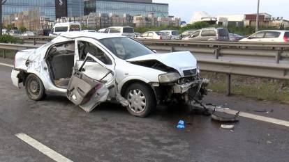 İstanbul'da feci kaza! Önce otobüse sonra da bariyerlere çarptı: 1 kişi öldü, 4 kişi yaralandı