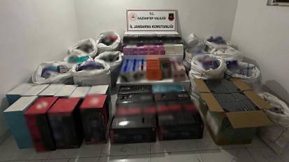Jandarma kaçakçılara göz açtırmıyor: 3 milyon lira değerinde kaçak elektronik ürünler ele geçirildi