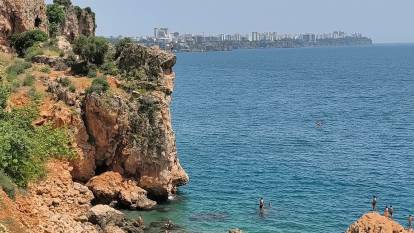 30 metrelik falezlerden adrenalin uğruna ölümüne atlayış