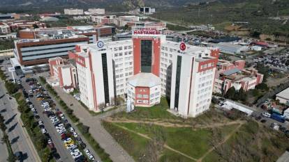 Sağlıkta bir skandal daha! Profesör ile sekreteri bir olup bıçak parası adı altında rüşvete karıştı
