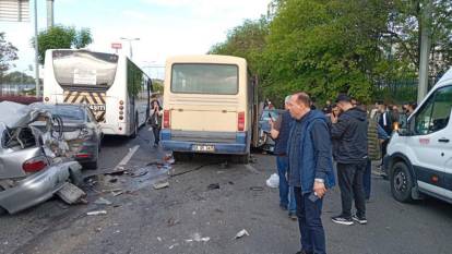 Ankara'nın göbeğinde minibüs dehşeti: Kırmızı ışıkta bekleyen araçlara çarptı, çok sayıda yaralı var