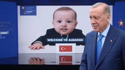 Liderlere Avrupa Zirvesi'nde sürpriz: Yapay zekayla oluşturulmuş çocukluk halleri gülümsetti
