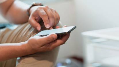 TUVALETTE TELEFONLA VAKİT GEÇİRENLER YANDI: Resmen sağlığınızla oynuyorsunuz!