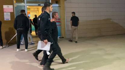 Balta ile sokaklarda dolaşıp dehşet saçtı! Bir de polise saldırdı