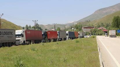 Sistemler çöktü! Günlerdir sınırda bekliyorlar