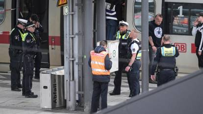 Tren istasyonunda saldırı! 12 kişiyi bıçakladı...