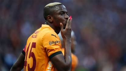 Galatasaray taraftarını yıkan haber gece yarısı geldi: "Resmen oyuncumuz" diyerek Osimhen'i paylaştılar