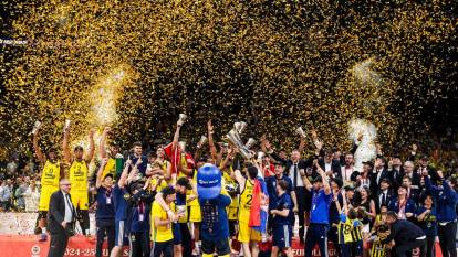 Fenerbahçe Beko'nun şampiyonluk coşkusu! Bağdat Caddesi'ne akın ettiler...