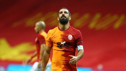 “Sadece Galatasaray” diyordu! İmza sonrası Arda Turan’dan dikkat çeken hamle