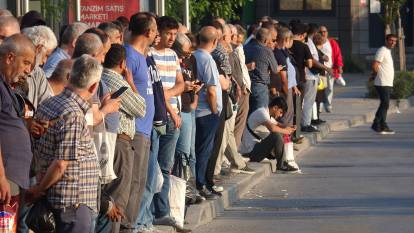 23 bin işçi greve gitti! Ulaşımda büyük kaos yaşanıyor: Otobüs durakları hınca hınç doldu