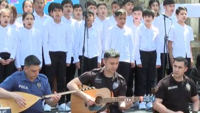 Unutulmaz müzik etkinliği: Darülaceze'de polisler çaldı, çocuklar söyledi!