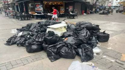 İzmir'de grev krizi: Sokaklar çöp yığınına döndü: