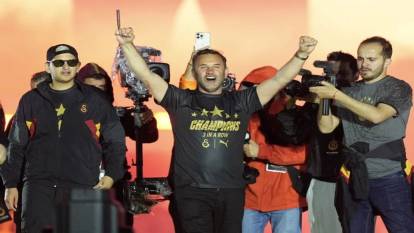 Galatasaray'la 3.kez zafere ulaştı: Okan Buruk'a şampiyonluk zammı!