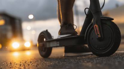 Elektrikli scooter sahipleri dikkat! 8 milyon kişiyi ilgilendiriyor: Plaka ve sigorta zorunluluğu geliyor