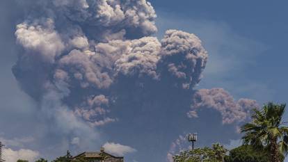 Etna Yanardağı patladı!