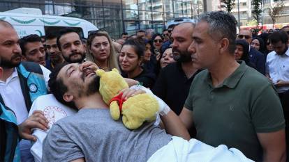 Ailesine sedyede veda etti: Gözyaşları sel oldu