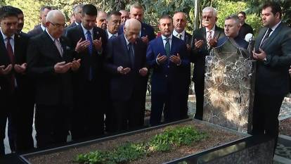 Bahçeli'den Türkeş'in kabrine bayram ziyareti