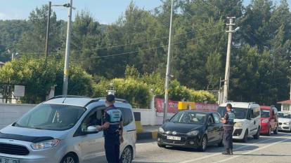Marmaris ve Datça'ya on binlerce araç giriş yaptı