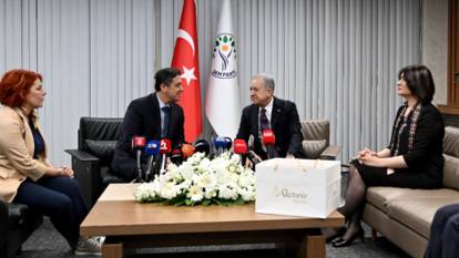 Gergin siyasete bayram arası! “Demli çay içmiyorum desem...” esprisi kahkahaya boğdu