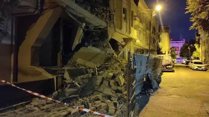 Avcılar'da gece yarısı büyük panik: Bir bina kısmen çöktü