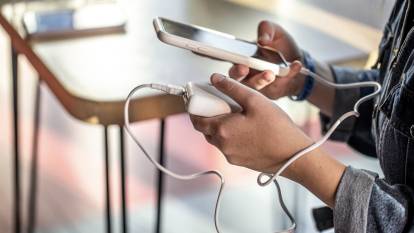 İPHONE KULLANAN HERKESİ İLGİLENDİRİYOR: Bu gizli ayar sayesinde şarjınız uzun süre yetecek!