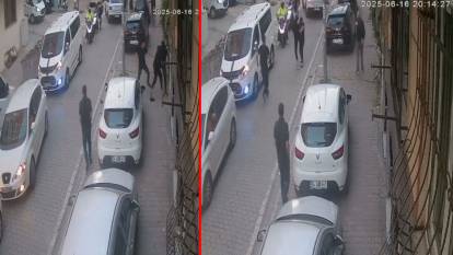 Yol verme kavgasını ayırmaya çalışırken canından oluyordu! Dehşet veren anlar kamerada