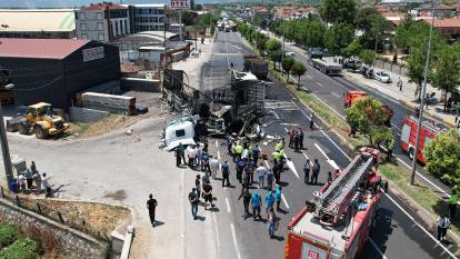 Kontrolden çıktı, karşı şeride geçti! TIR faciası: Ölü ve yaralılar var