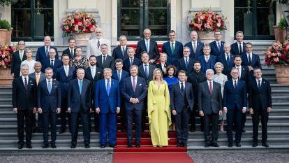 Lahey’deki NATO Zirvesi’nde sıcak görüntü! Erdoğan-Trump yan yana