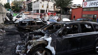 Çok sayıda araç kül oldu! Ataşehir'de korkutan yangın!