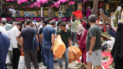 Tüm ürünler 100 liraydı! İndirim izdihamında bayılanlar oldu