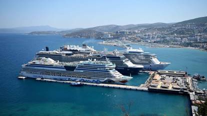 Türkiye'nin dünyaca ünlü limanında kruvaziyer bereketi: Turistler akın etti!