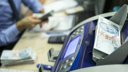Emekliye 2.412 TL sürprizi! Kök maaşı düşük olanlara ek ödeme geliyor