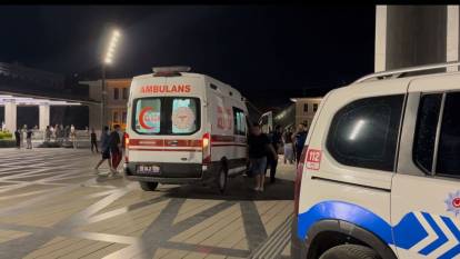 Eli bıçaklı 14 yaşındaki kız çocuğu dehşet saçtı! 4 kişiyi yaraladı, ortalık savaş alanına döndü