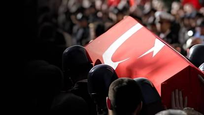 Türkiye şehitlerine ağlıyor: Ünlü isimlerden taziye mesajları yağdı