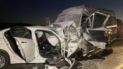 Ankara'da bir otomobil ters yöne girdi, minibüsle kafa kafaya çarpıştı: Ölü ve yaralı var