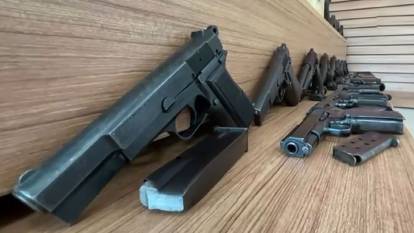 Otoyolda durduruldu adeta cephanelik çıktı: 65 ruhsatsız tabanca, 79 şarjör yakalandı