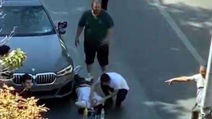 ABD'den gemiyle otomobil getirdi: Teslim aldıktan 10 dakika sonra yayaya çarptı, ağır yaraladı