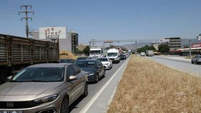 Tatilini hafta sonuna bağlayan soluğu yollarda aldı: Kuyruğun bir ucu Aydın, diğer ucu Muğla'da