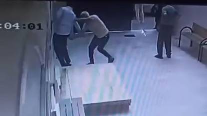 Cami avlusunda dehşet: Uyuşturucu kullandığı için uyarılan bir kişi müezzini bıçakladı