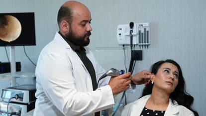 Geçmeyen çınlama sesine dikkat! Kulak zarı yırtığı ciddiye alınmalı