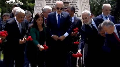 Meclis'te 15 Temmuz Anma Töreni! Karanfiller bırakıldı