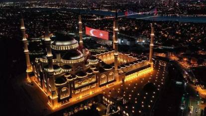 Türkiye genelindeki tüm camilerde eş zamanlı olarak selâ okundu!