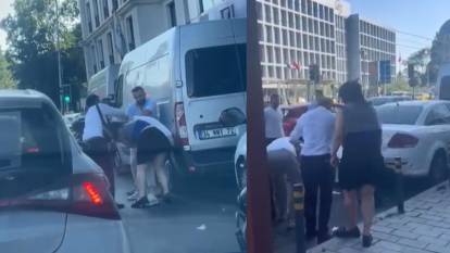 'Araçta sigara içmeyin' diye uyarılan kadın yolcu taksi şoförünü dövdü