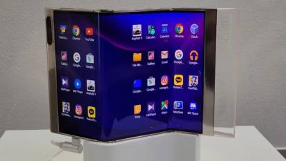 Samsung'dan yeni teknoloji bombası! Üçe katlanan modelin ismi ortaya çıktı