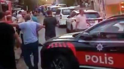 Sosyal medyada başlayan kavga sokağa taştı: İki polis gözünden yaralandı