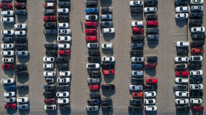 Trafikten men edilen ve otoparkta bekletilen araçlara yeni düzenleme: 6 ay içinde alınmazsa satışa çıkacak!